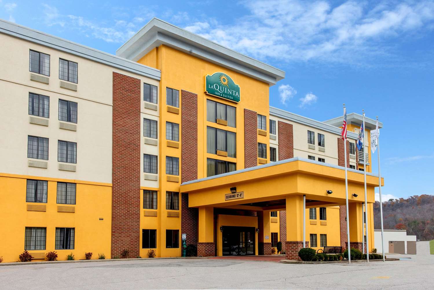 La Quinta Inn and Suites by Wyndham Elkview - Charleston NE 5/40