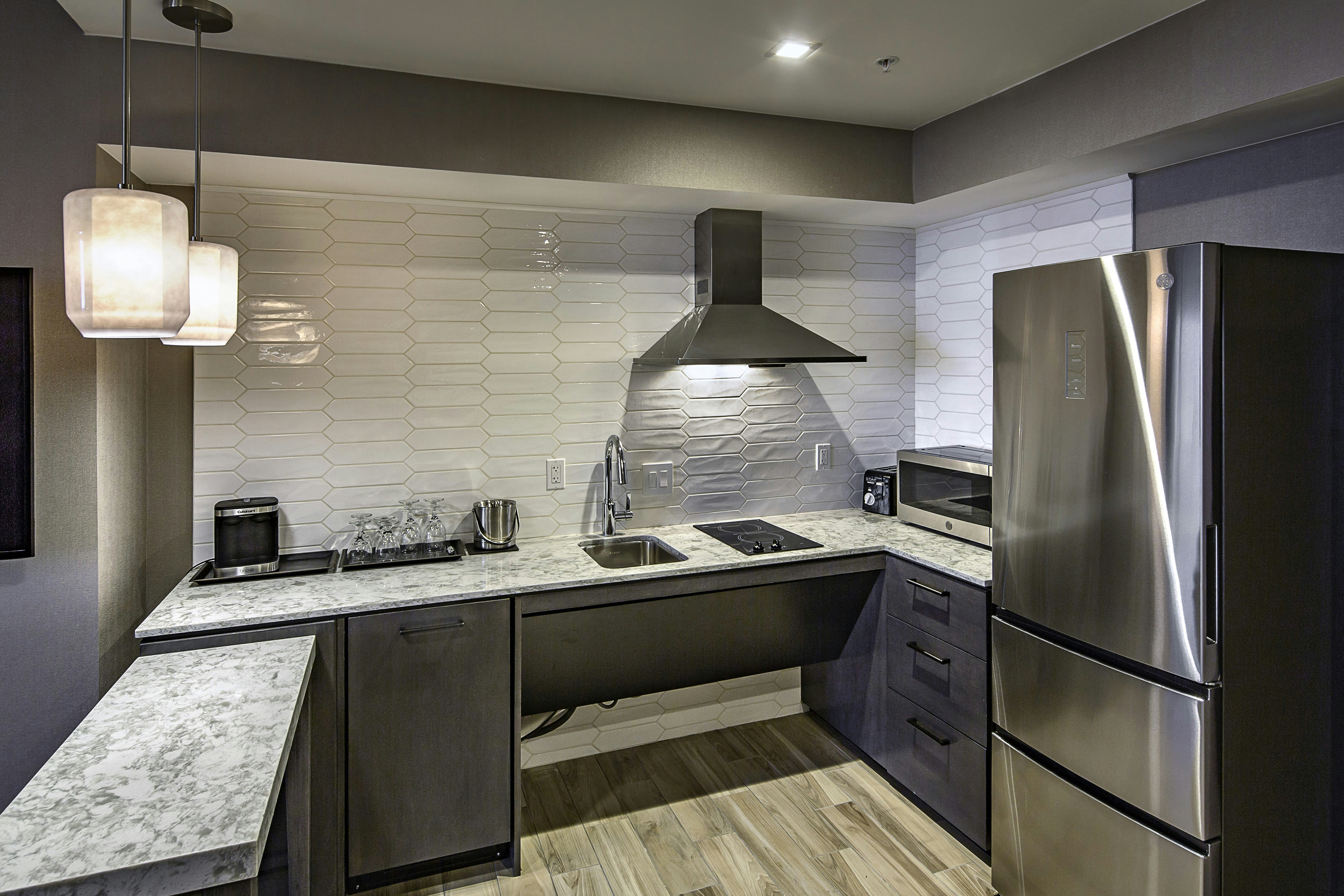 Suite, King Bed, Kitchen, Accessible