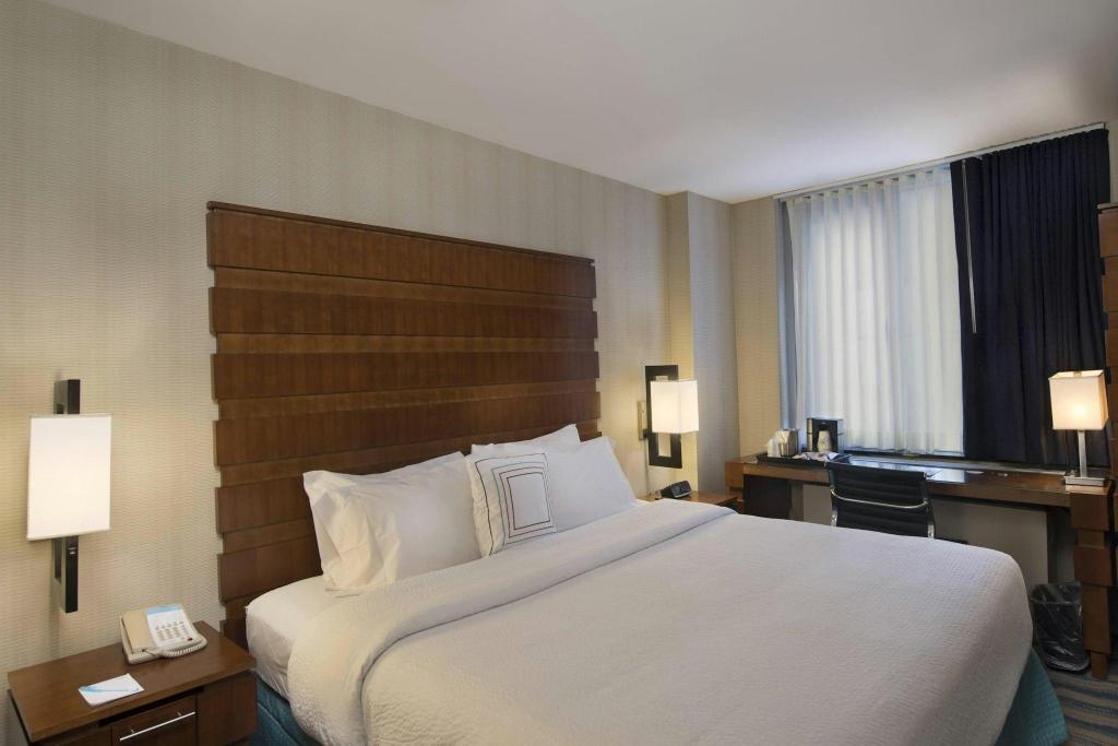 Room, King Bed, Empire Building View