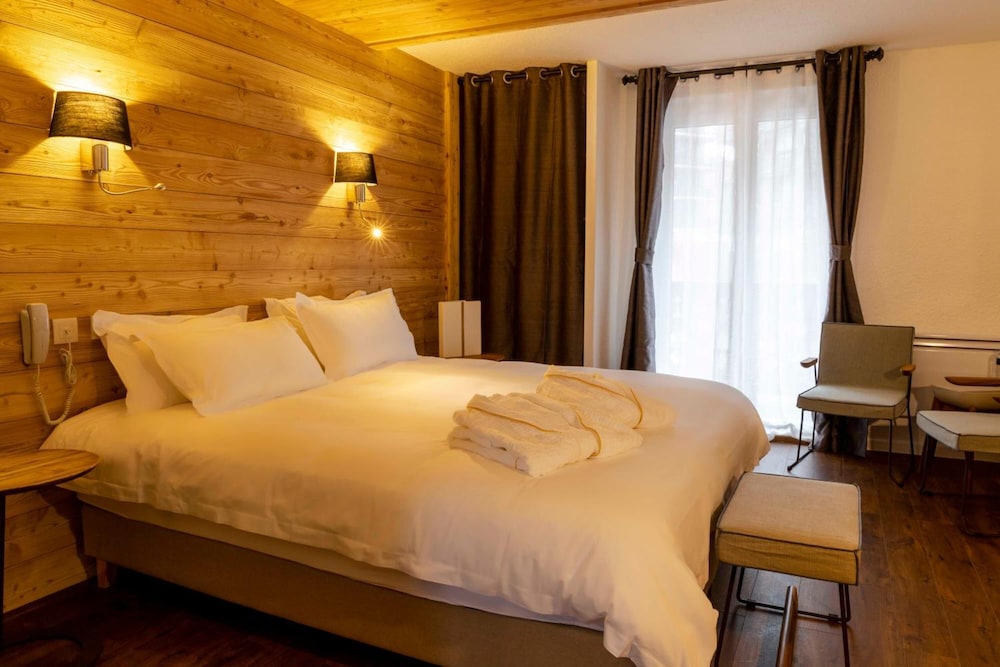 Snow Chill Hotel 8/48