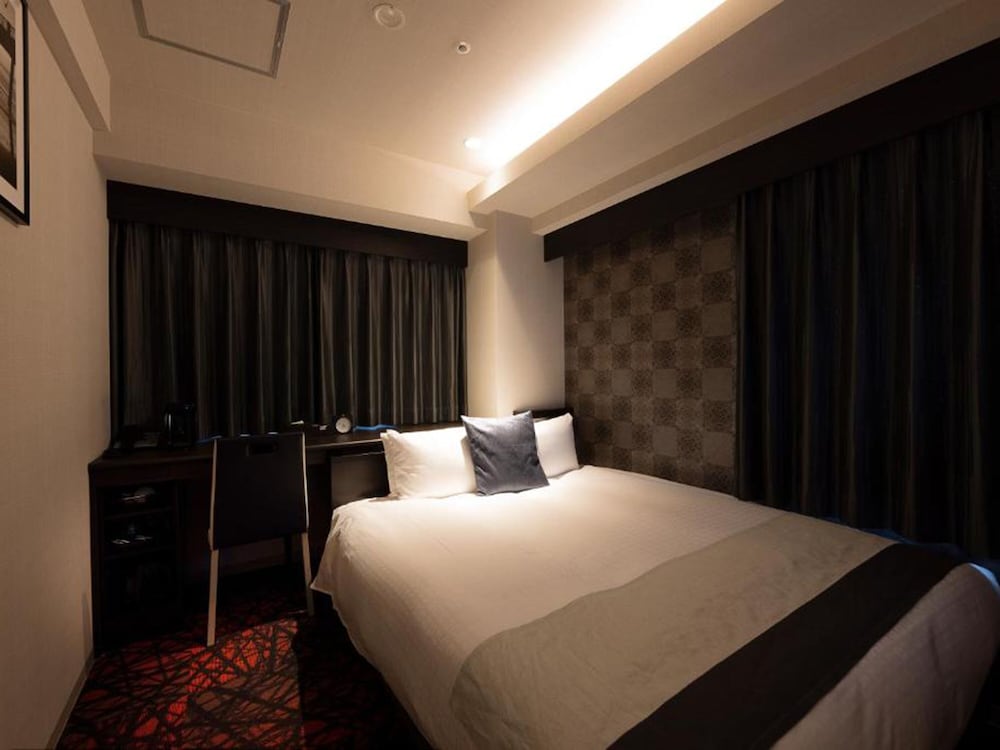 ROOM, DOUBLE BED