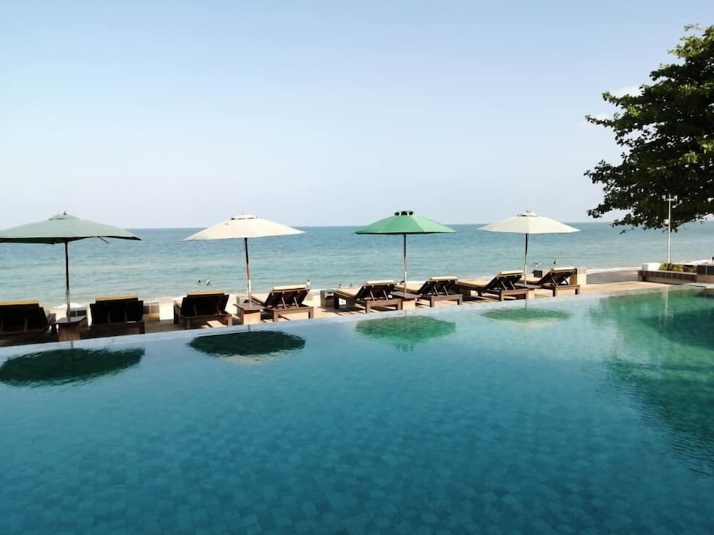 Khanom Golden Beach Hotel 57/59
