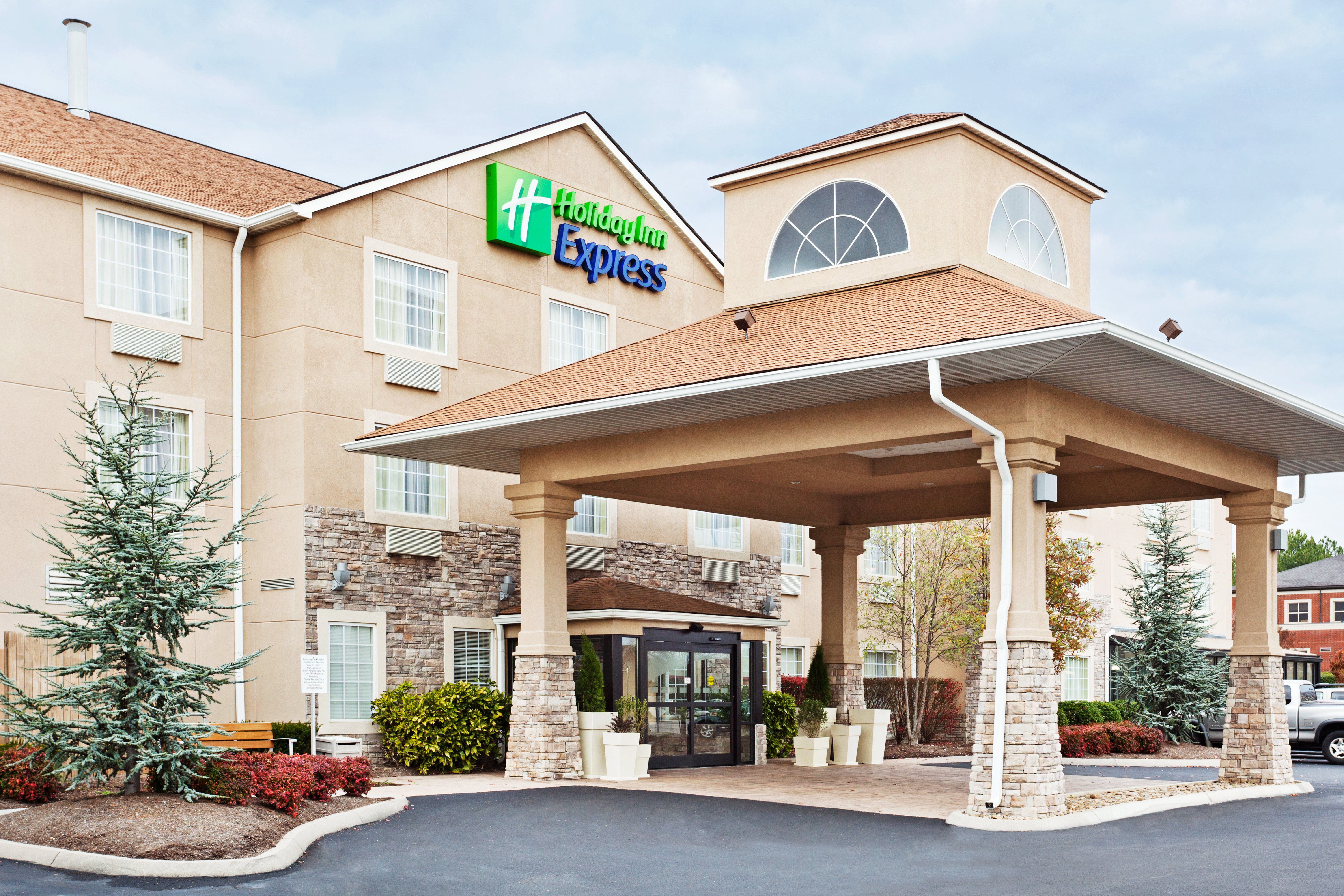 Holiday Inn Express Hotel Suites Alcoa Knoxville Airport 6/53