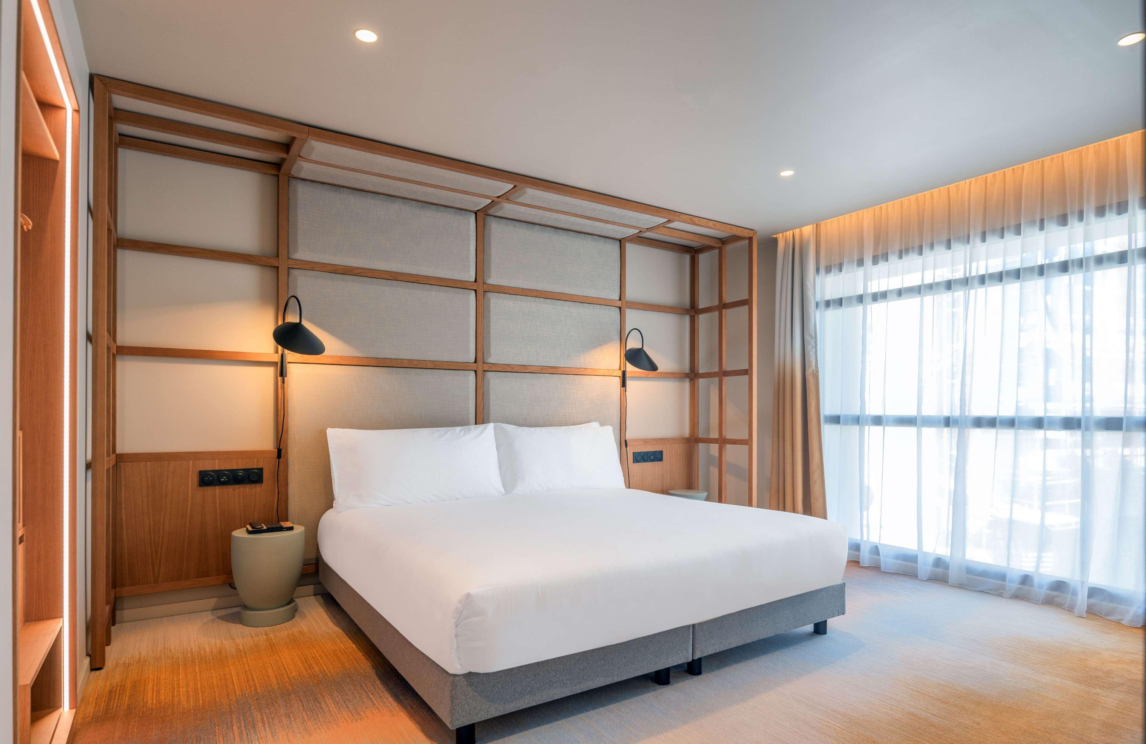 1 BEDROOM, APARTMENT, KING BED