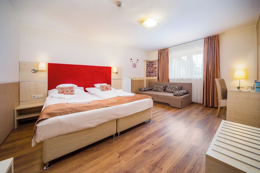 Hotel Piroska Buk 12/50