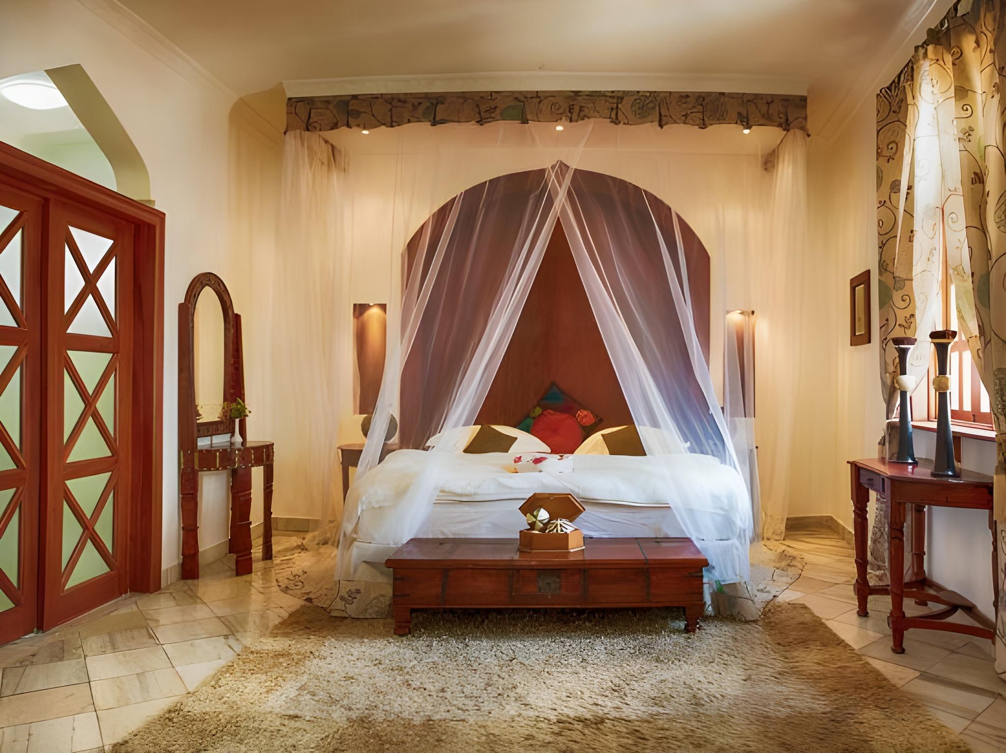 Courtyard, Deluxe