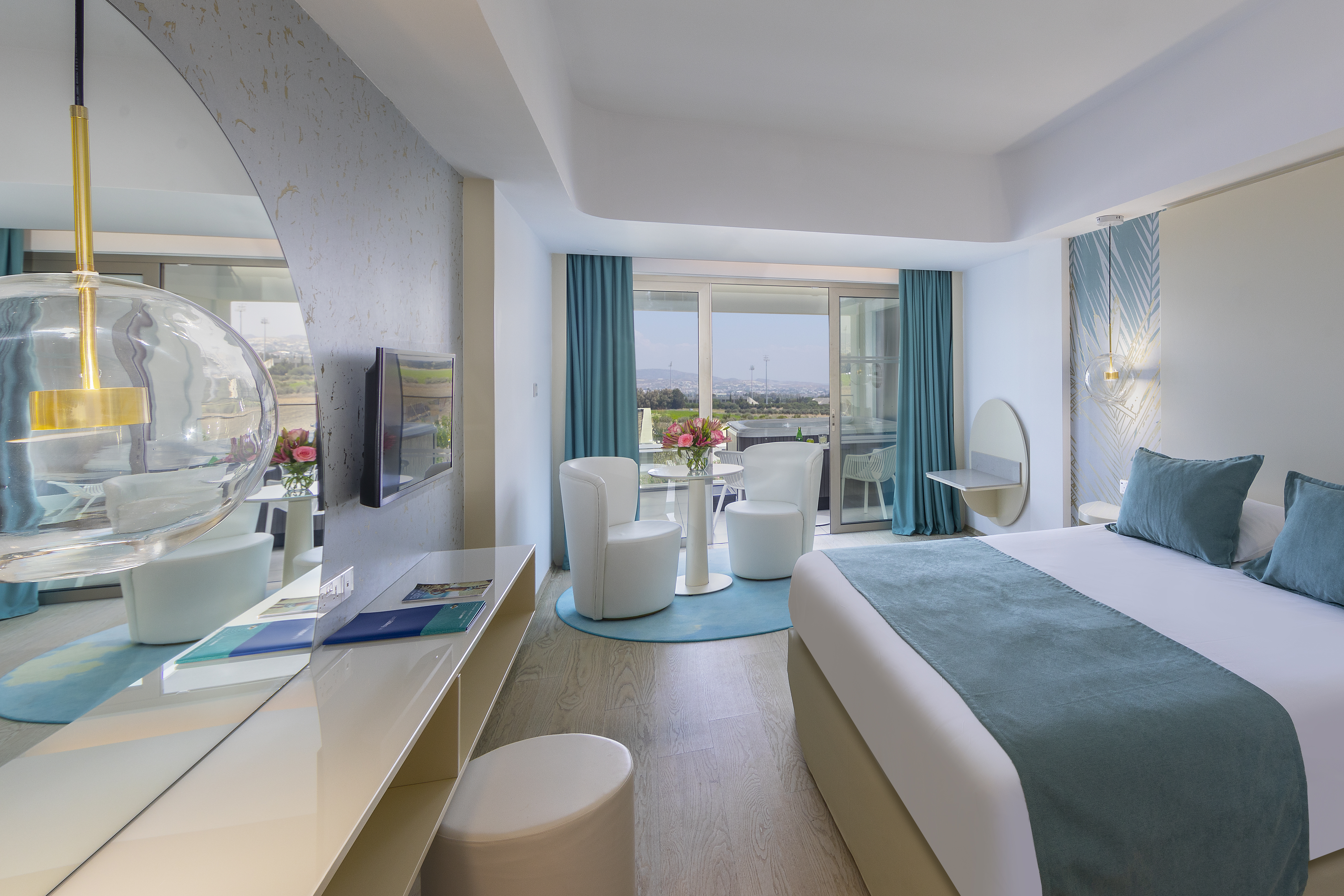 Junior Suite, Outdoor Jetted Tub
