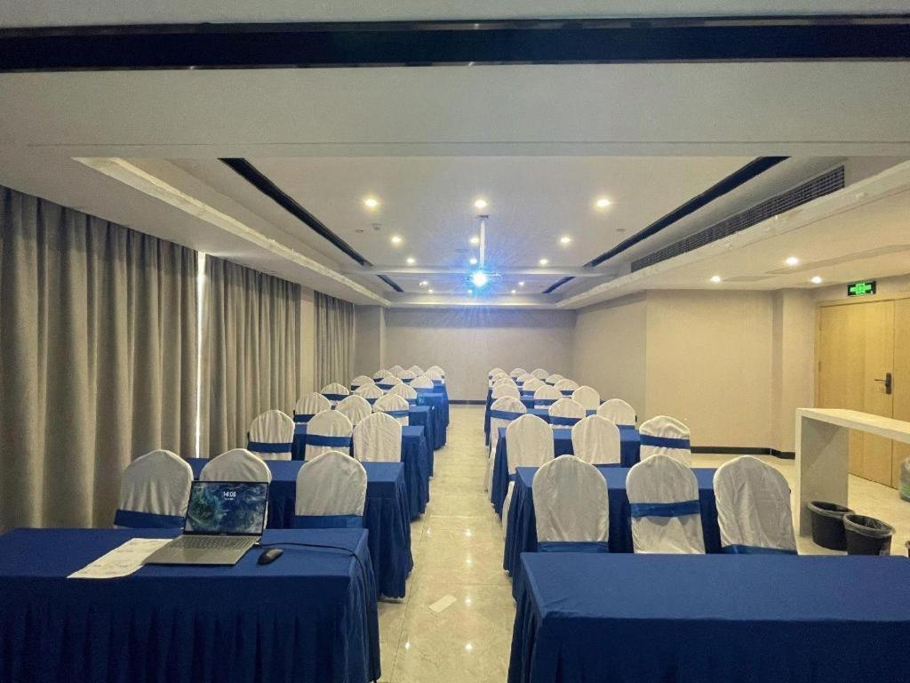 Echarm Hotel Yingshang Wuzhou Wanhui Square 44/50