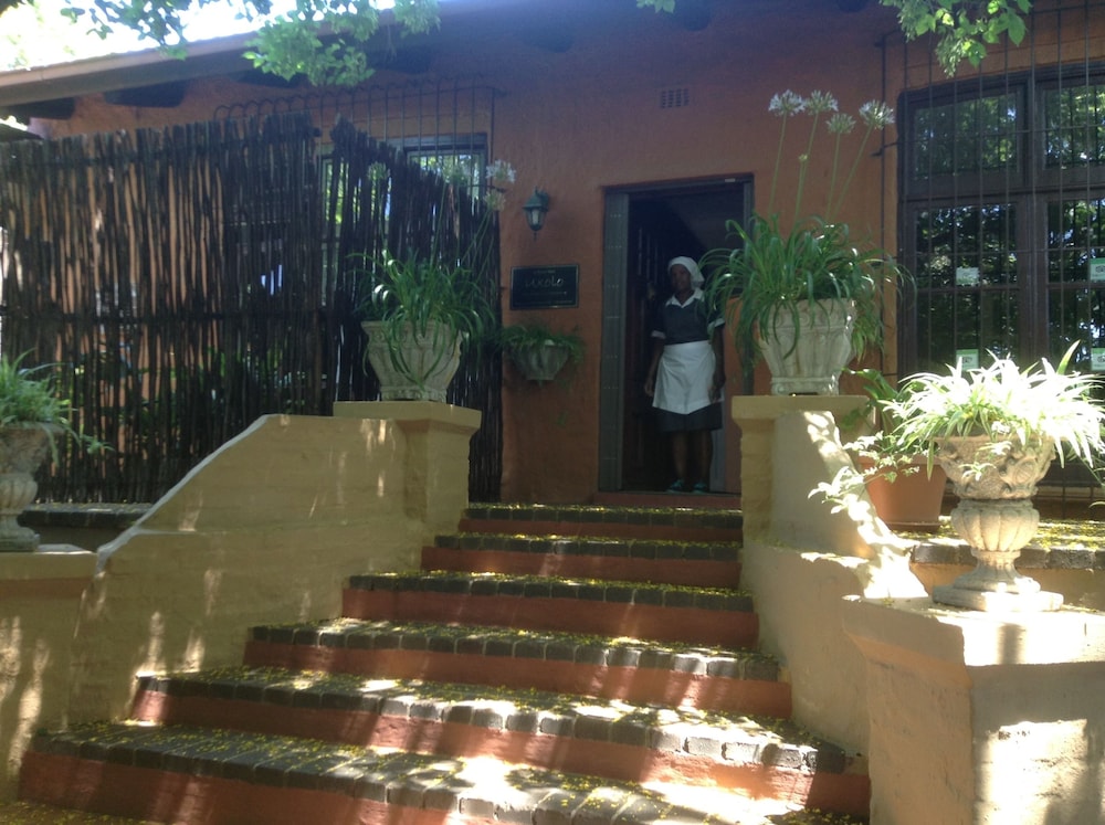 Uxolo Guest House 2/13