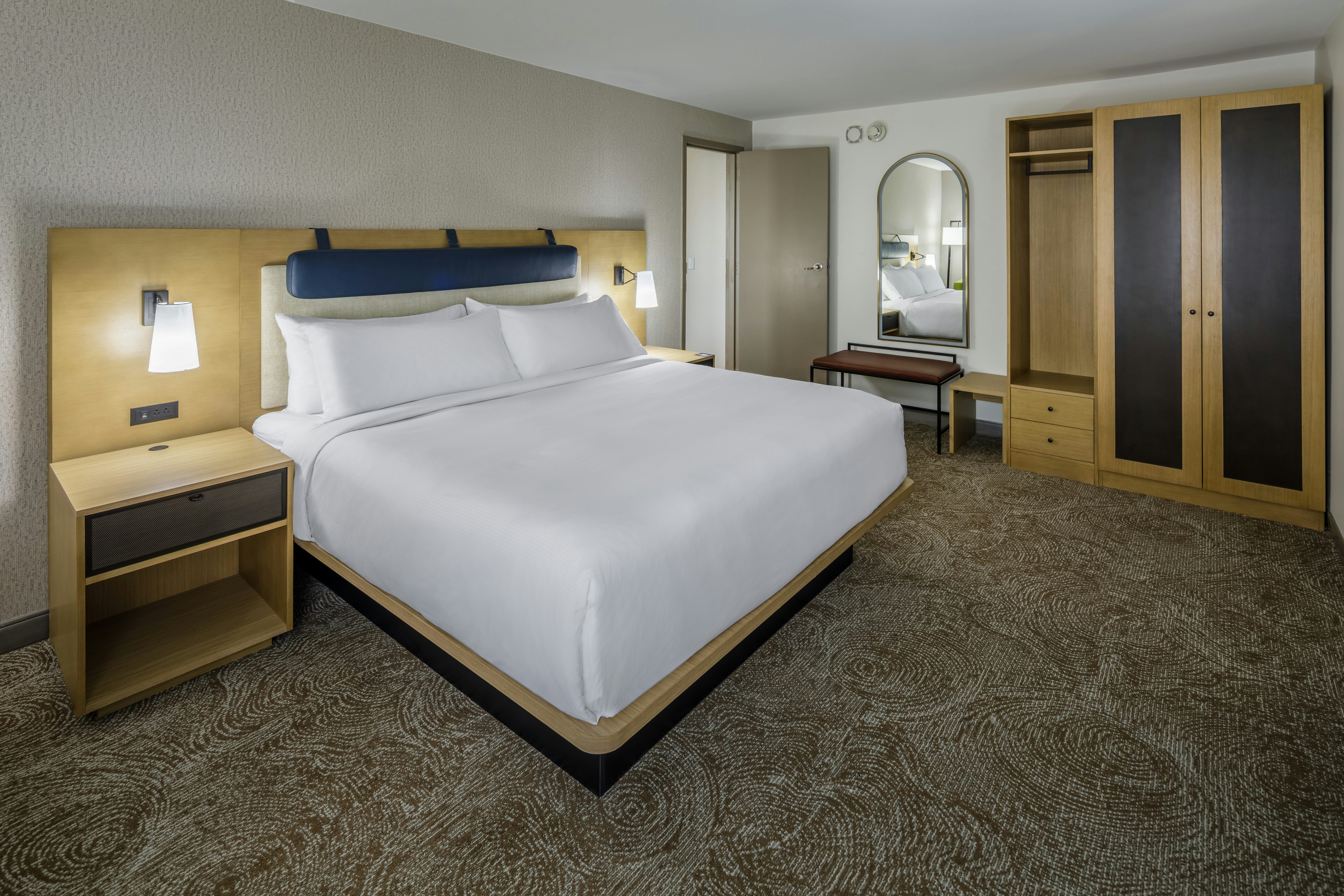 JUNIOR SUITE, KING BED, ACCESSIBLE