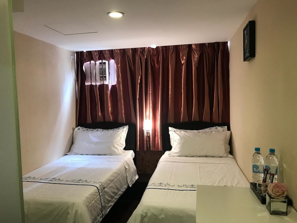 California Hotel 10/50