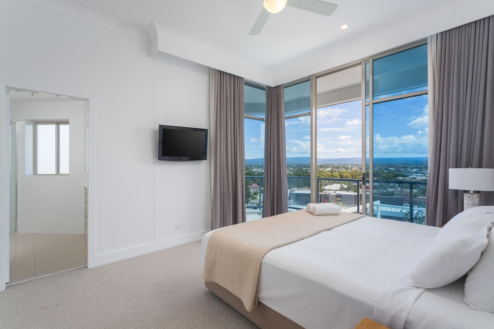 4 BEDROOMS, SUPERIOR, APARTMENT, OCEAN VIEW