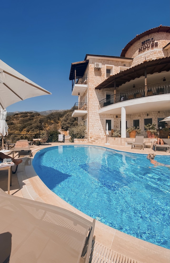 Hill House - Adults Only 43/50