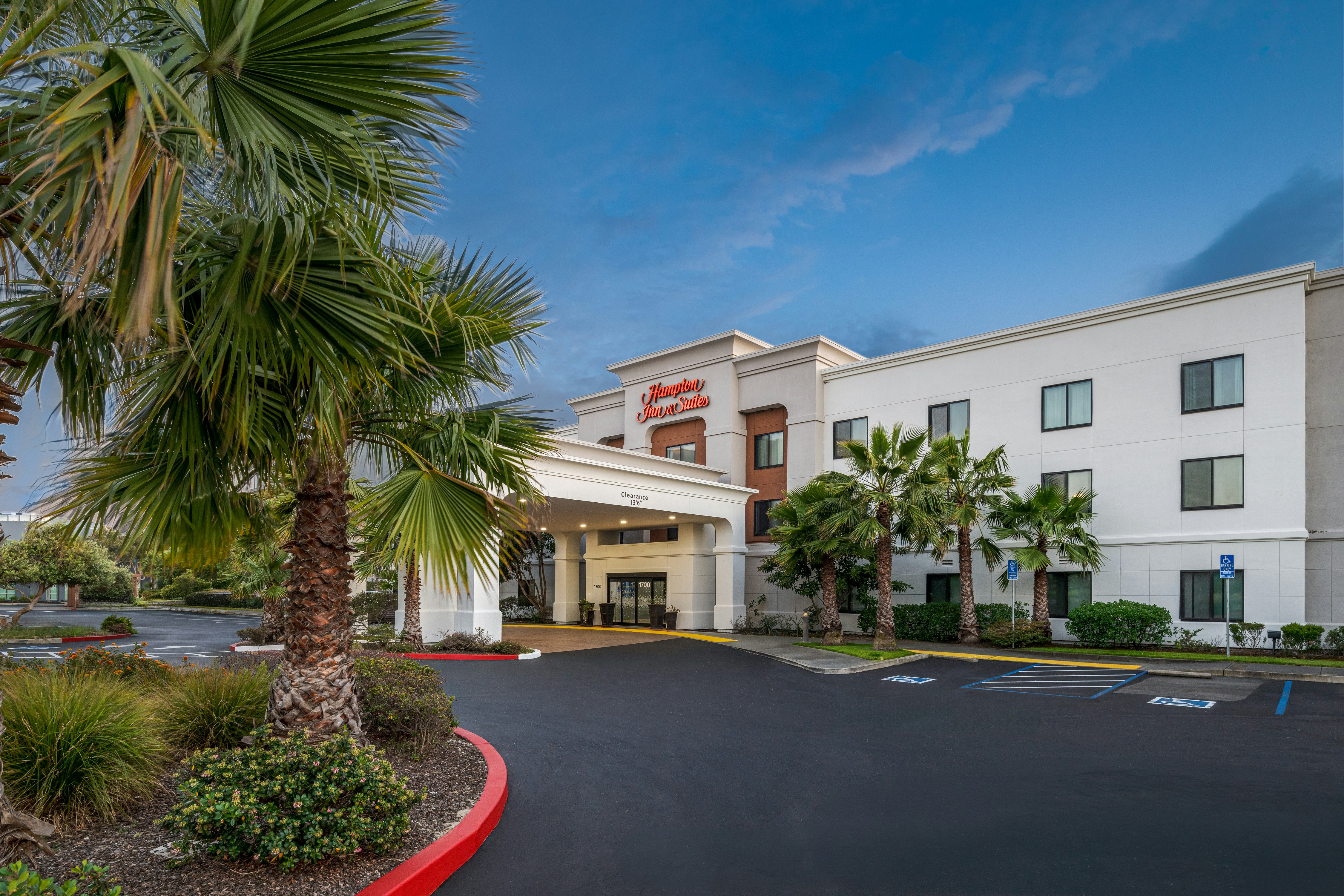 Hampton Inn Suites Oakland Airport 61/63