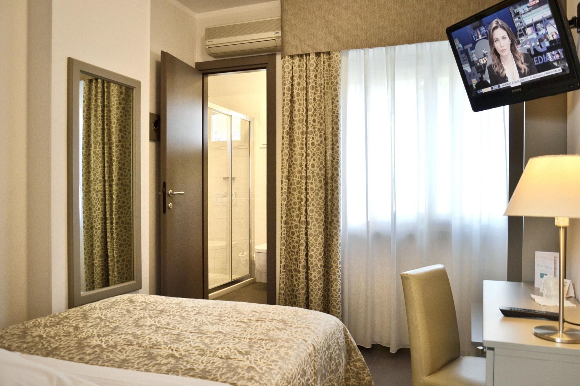 Hotel Tiffany 12/50