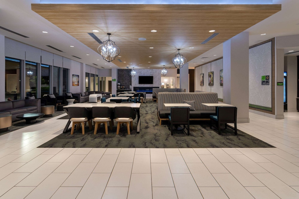La Quinta Inn and Suites by Wyndham Maricopa Copper Sky 25/30