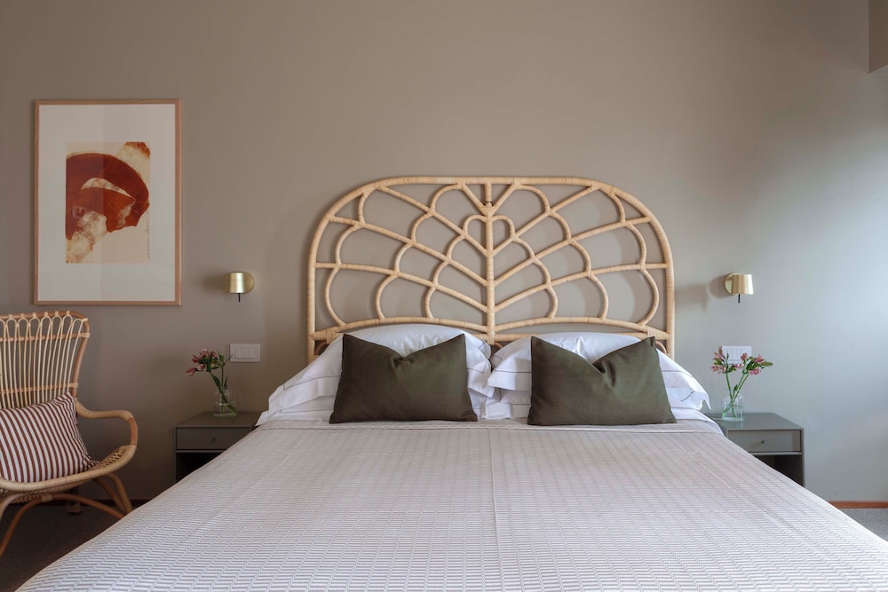 Deluxe, Queen Bed, Sea View
