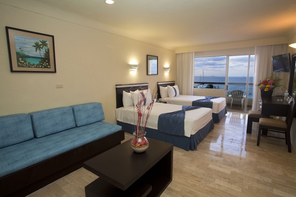 Aquamarina Beach Hotel Cancun 35/63