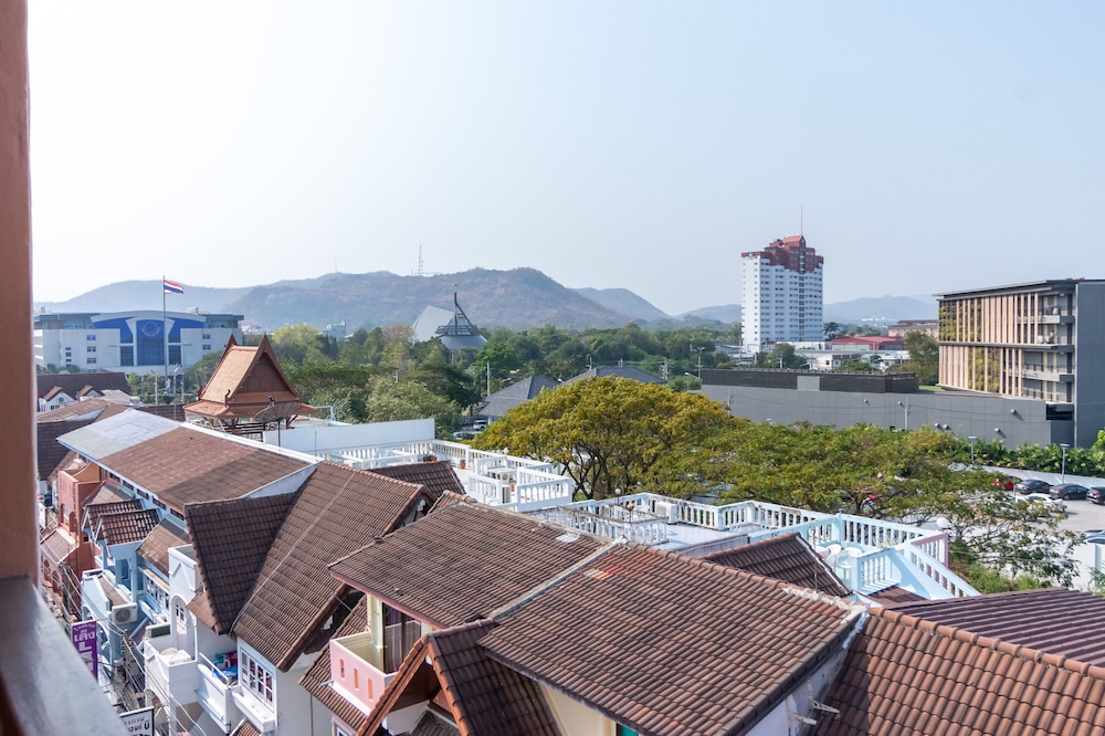 Thipurai Beach Hotel 46/50