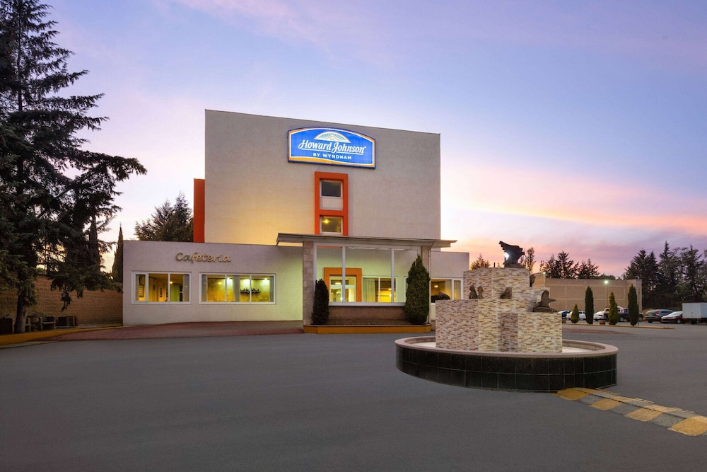 Howard Johnson by Wyndham Toluca 5/49