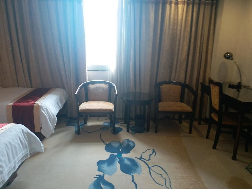 LN New World Hotel 33/46
