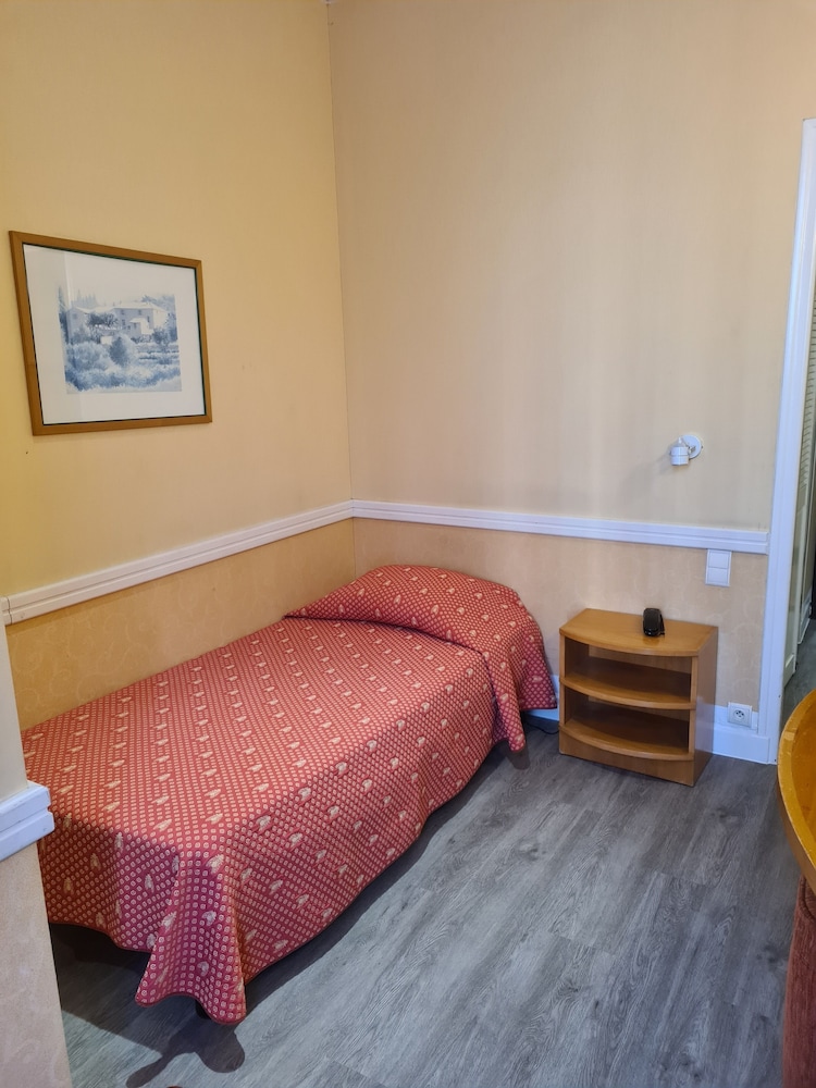 Hotel Busby 48/76