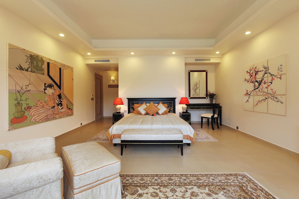 4 BEDROOMS, VILLA