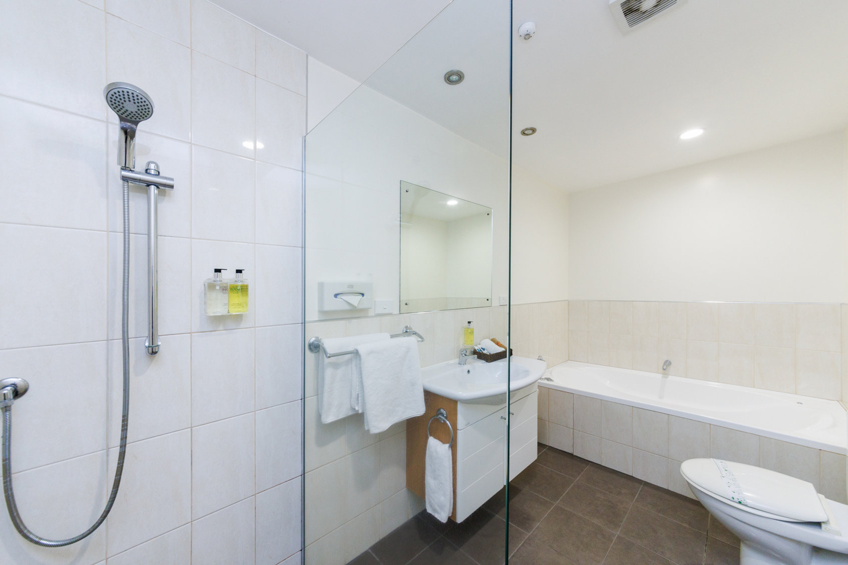 Fitzherbert Regency Motor Lodge 45/46
