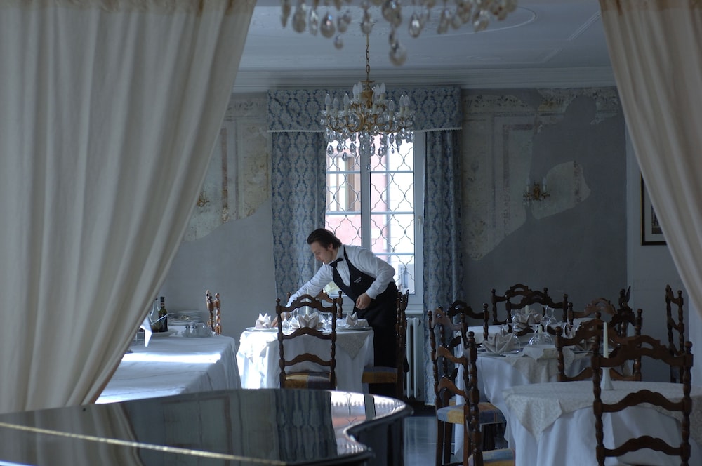 ROMANTIC HOTEL EXCELSIOR 9/45