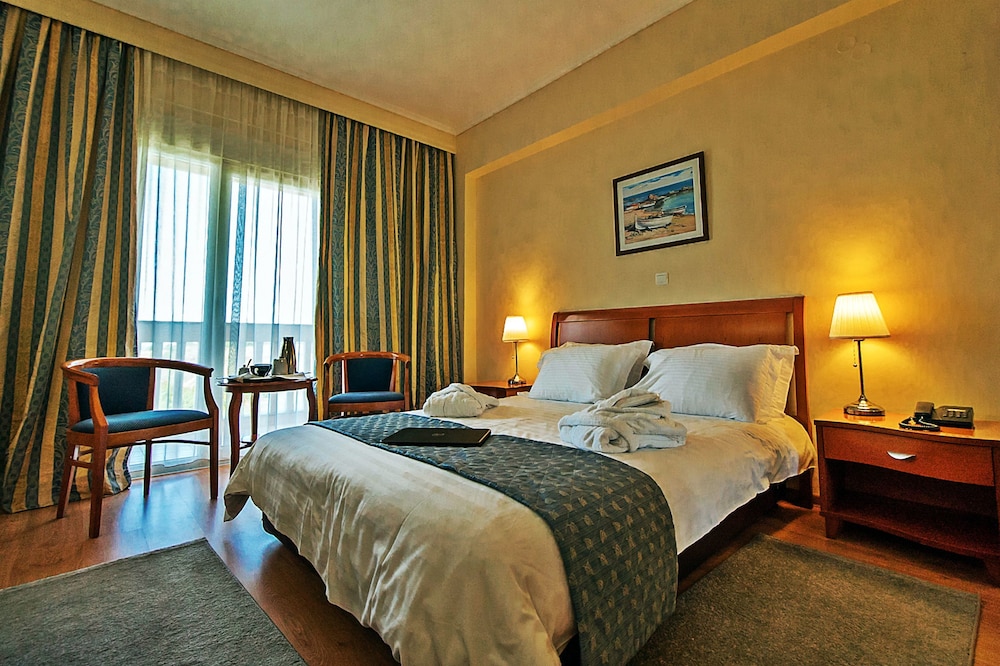 Ambassador Hotel 16/50