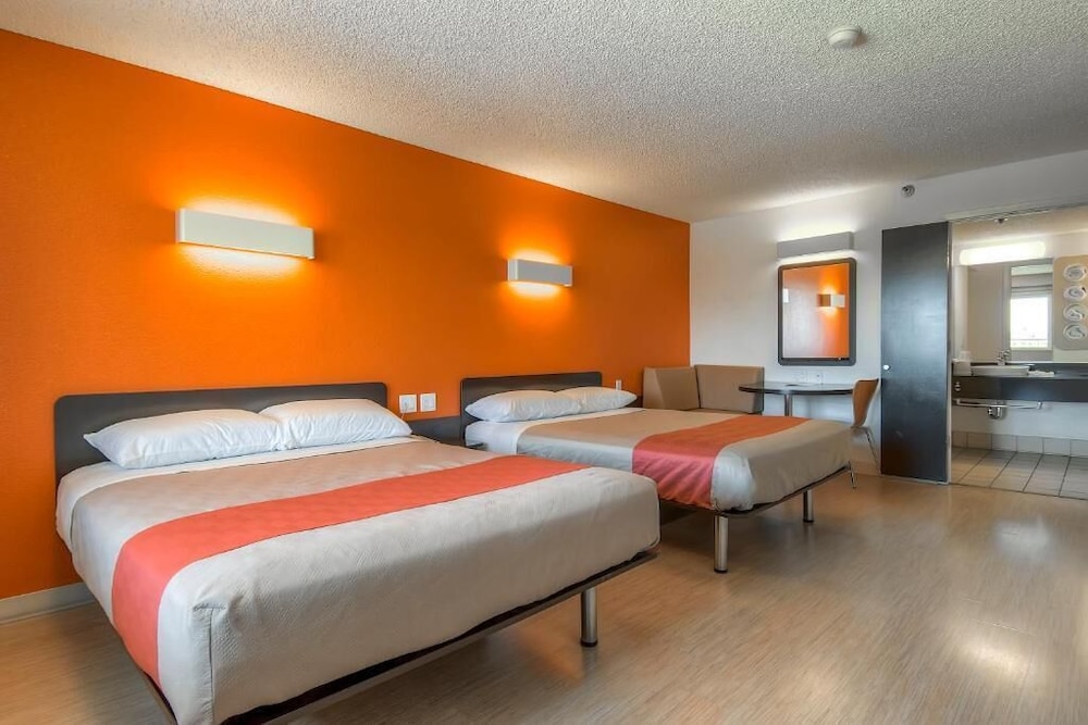 Motel6 Anaheim, CA - Maingate 21/58