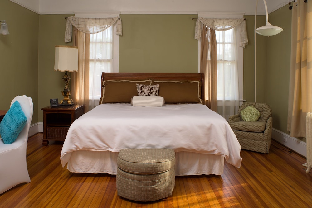 Green, King Bed