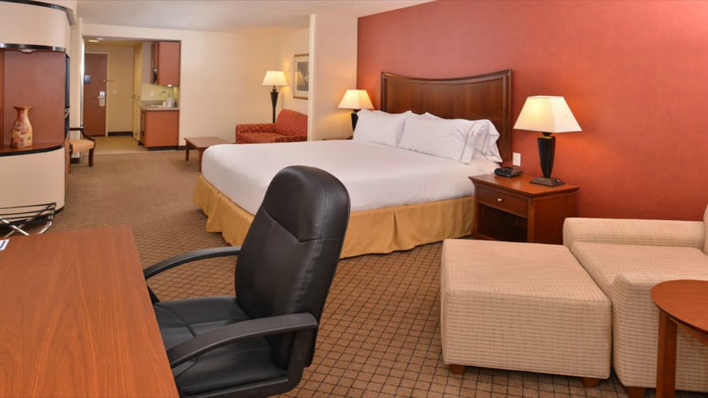 Holiday Inn Express Hotel & Suites Lincoln-Roseville Area 29/71