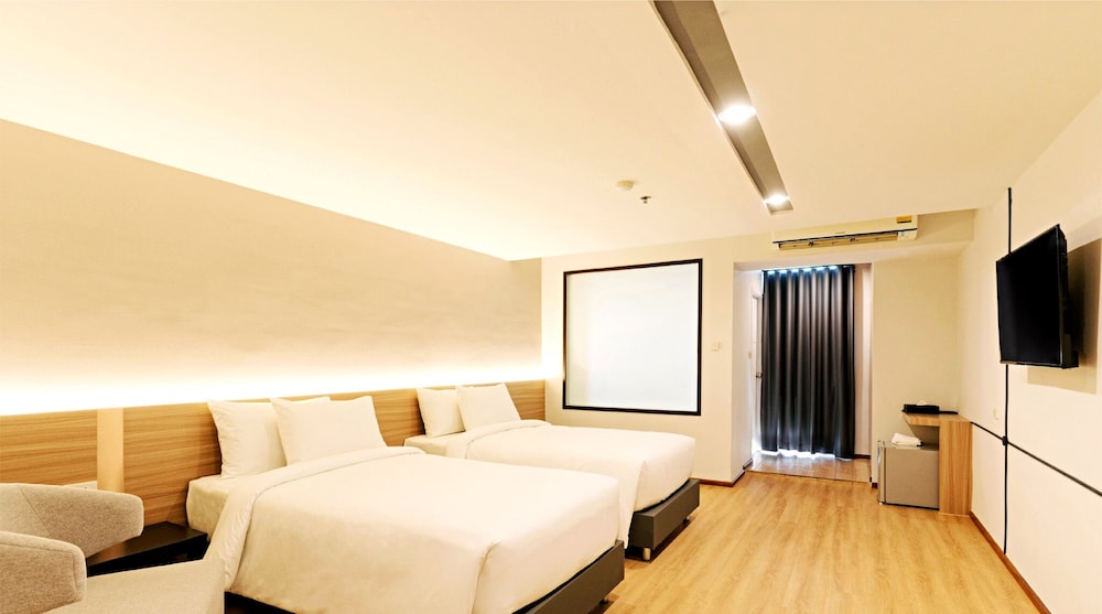 The Srivaree Airport Hotel 15/50