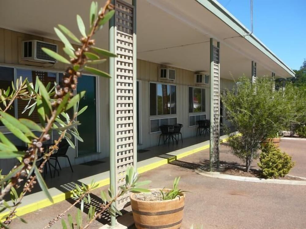 Barcaldine Country Motor Inn 40/45