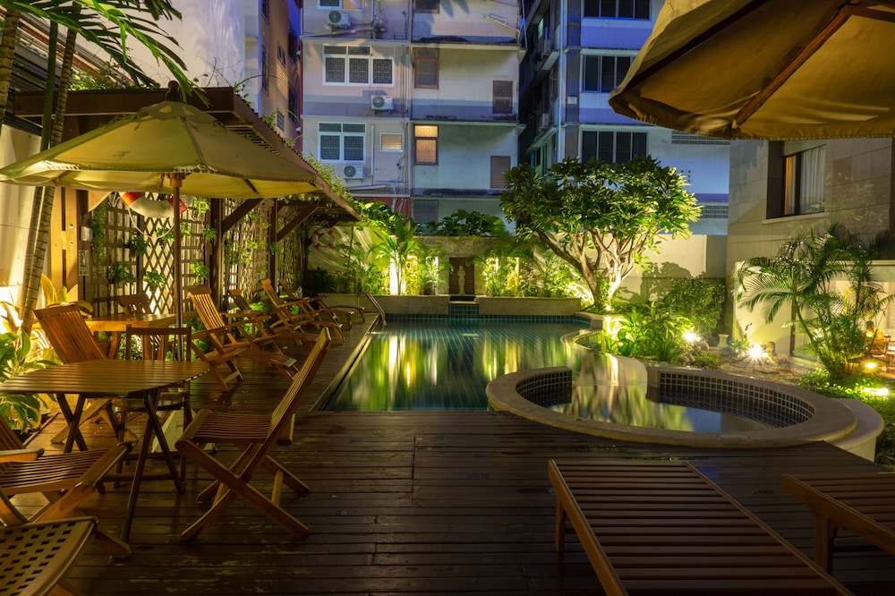 Silom Serene Boutique 6/65