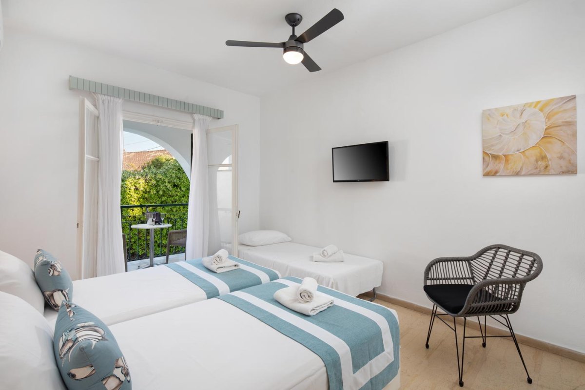 Room, Double or Twin Bed