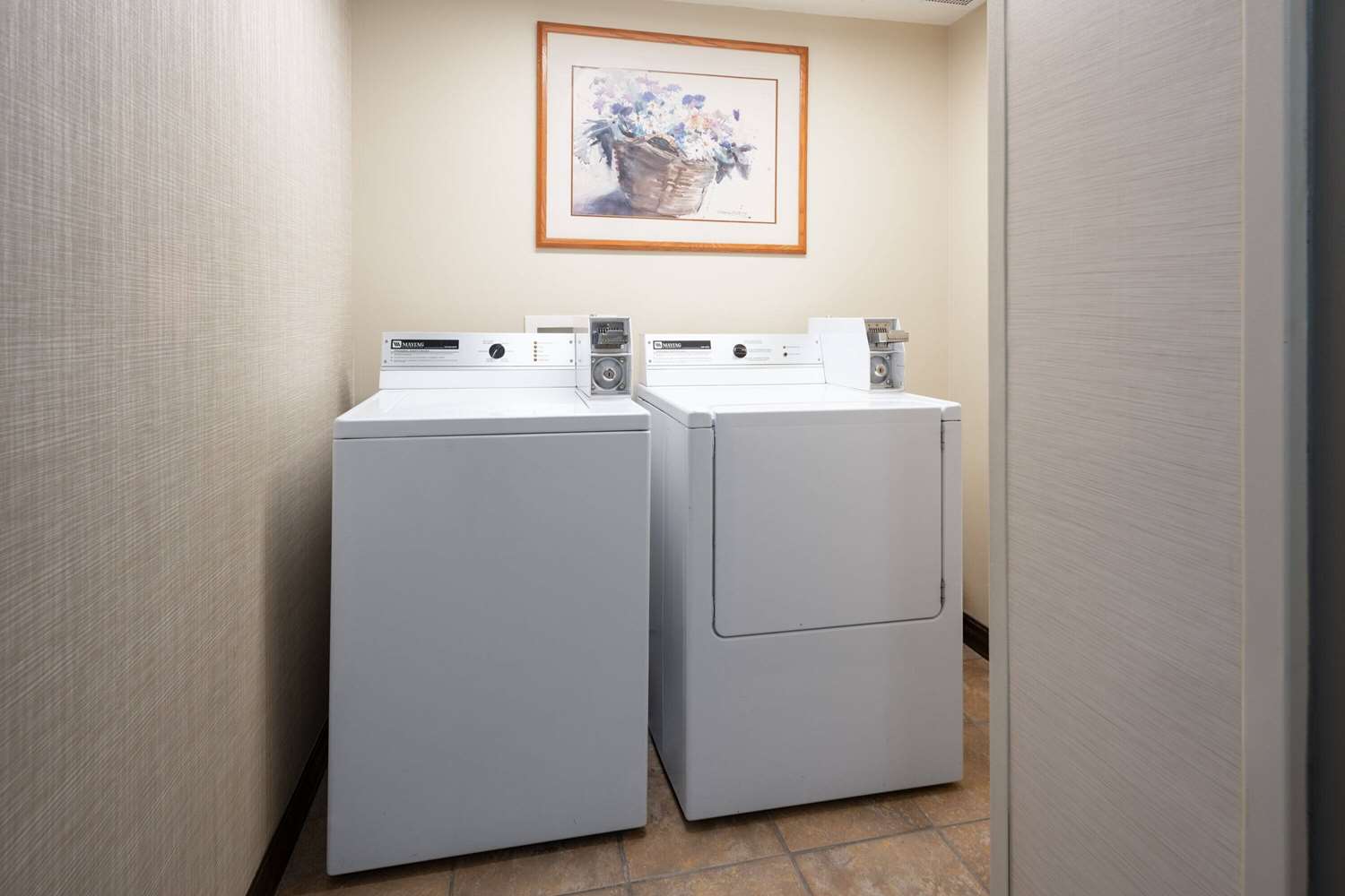 Days Inn & Suites by Wyndham Bozeman 23/29