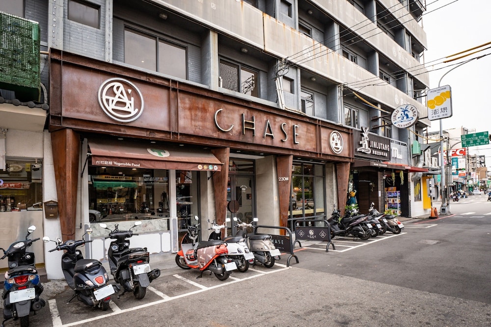 CHASE WALKER HOTEL 63/70