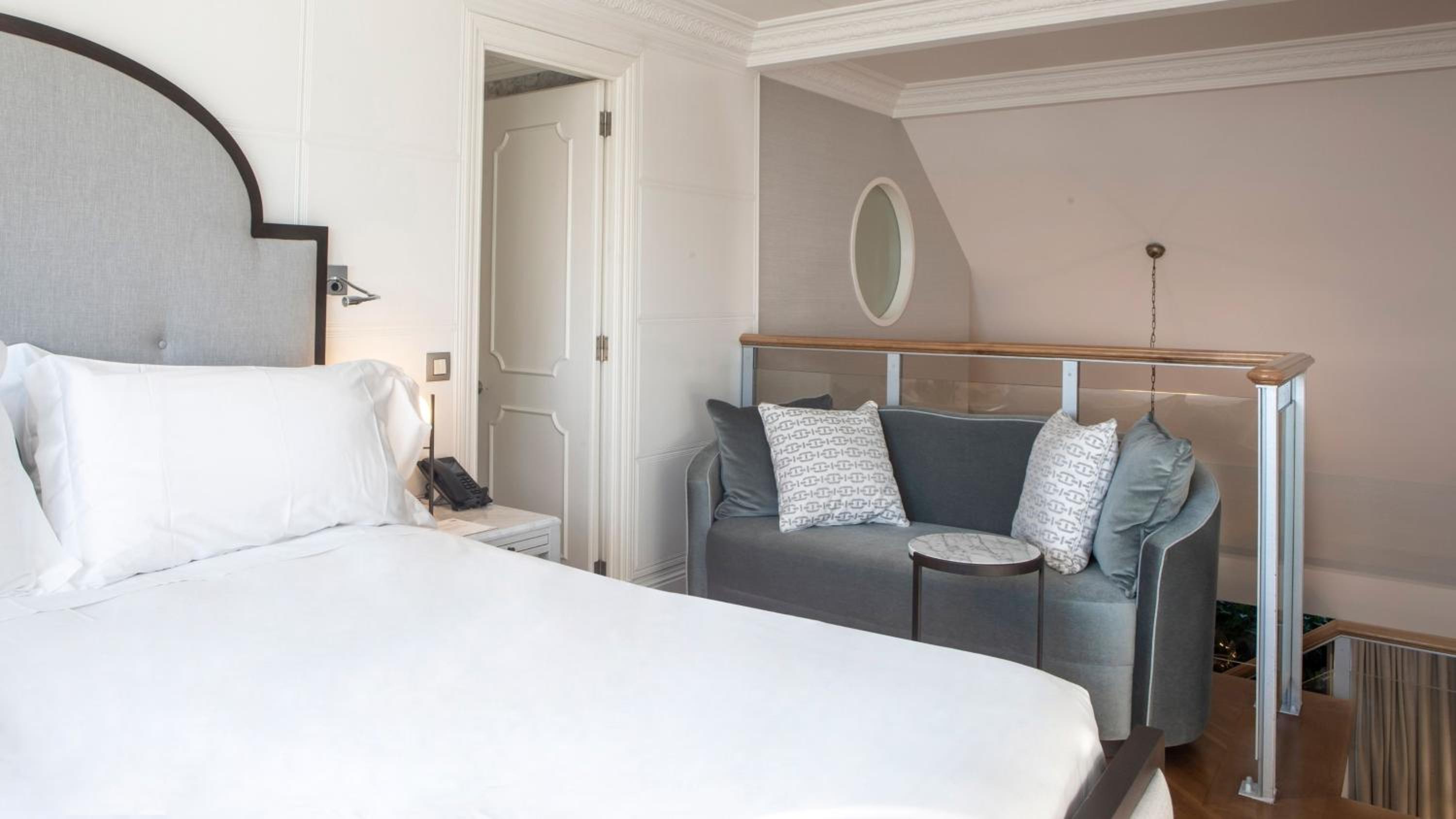 Suite, King Bed, Two Story