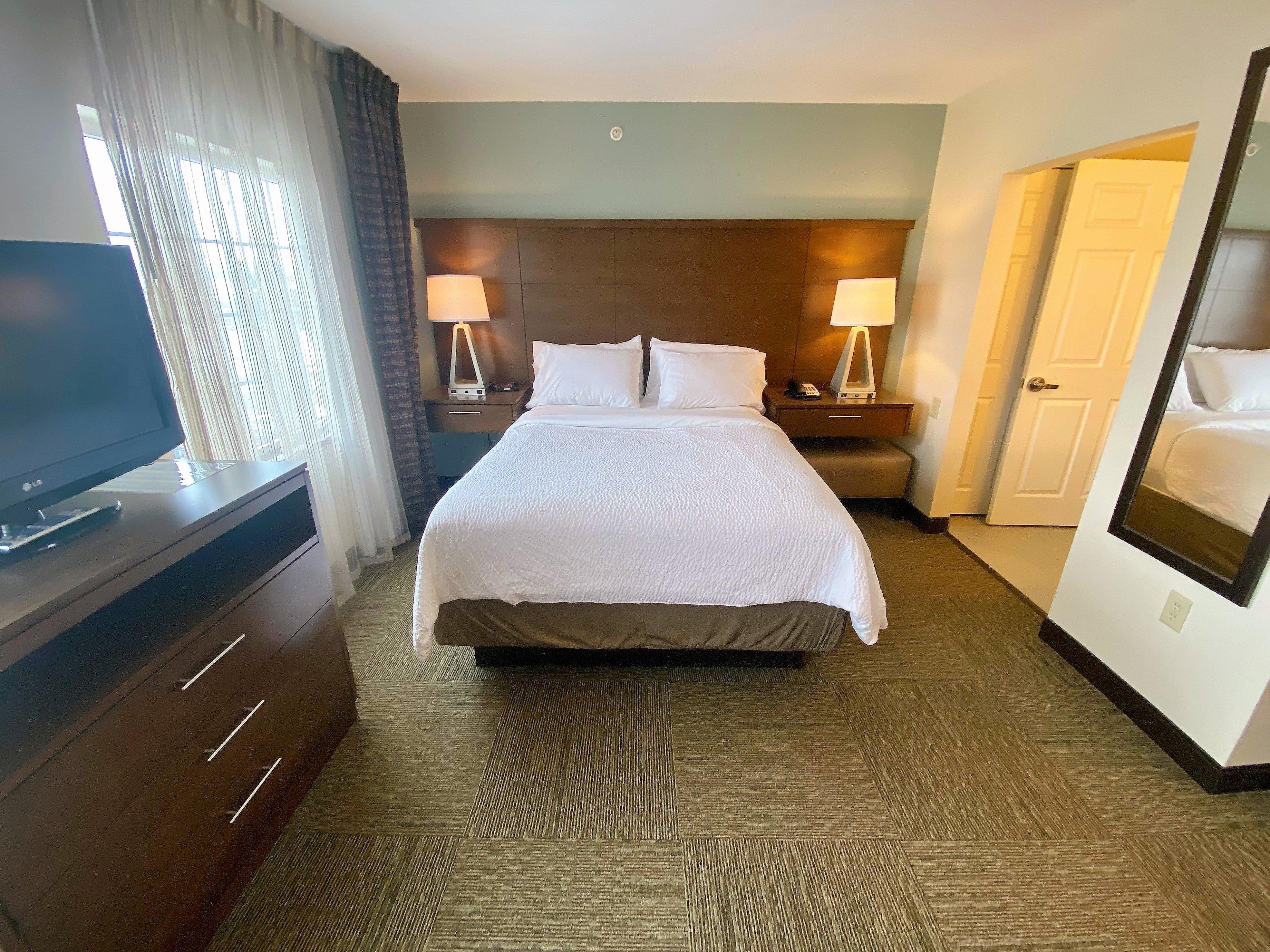 Studio, Queen Bed