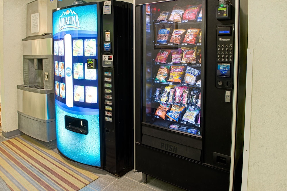 Super 8 By Wyndham Pontoon Beach Il St Louis Mo Area 21/29