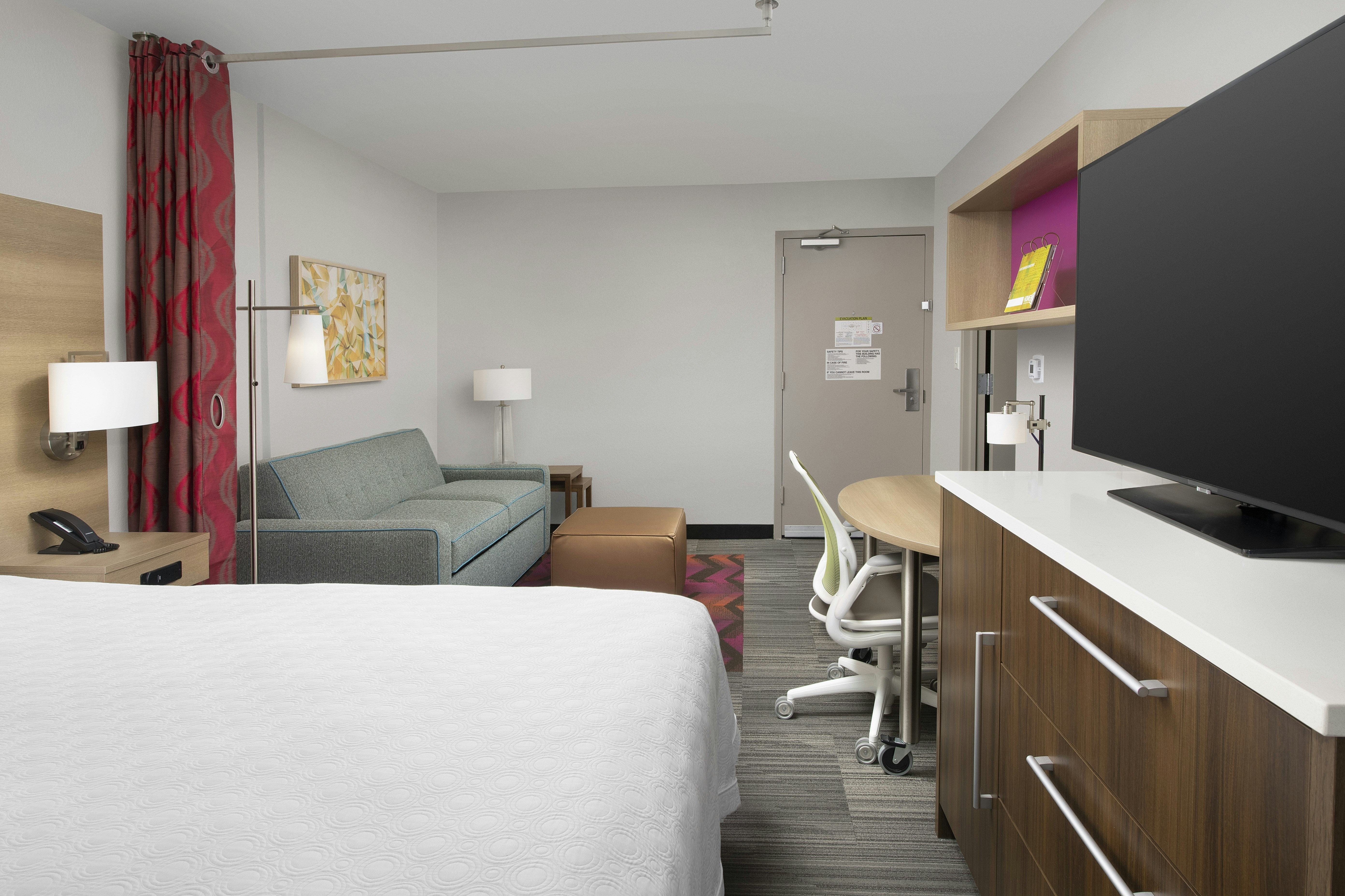 STUDIO, SUITE, KING BED