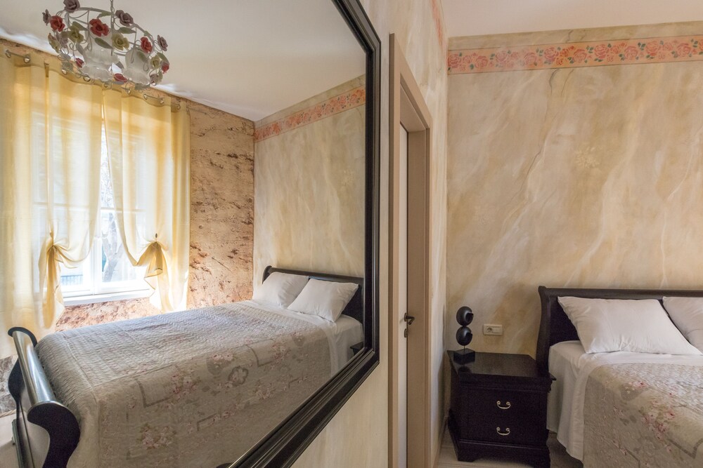 PIETRA ROSSA Luxury Rooms 65/66