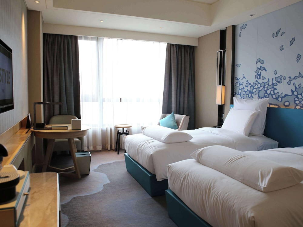 DELUXE, TWIN BEDS