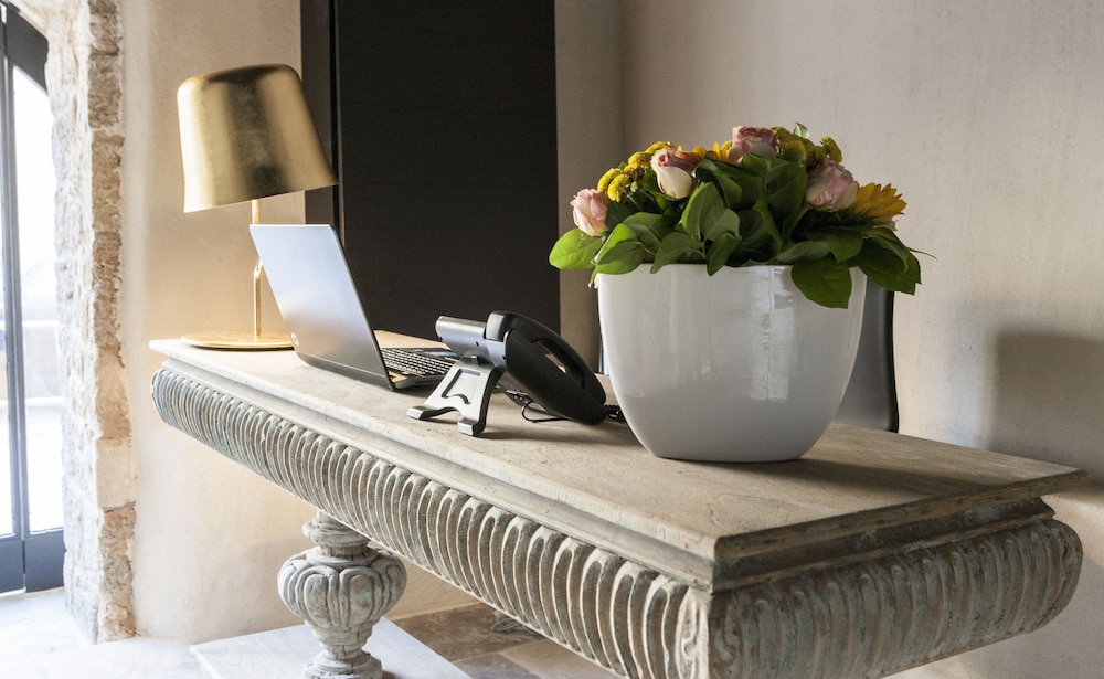 Allegory Boutique Hotel 72/100