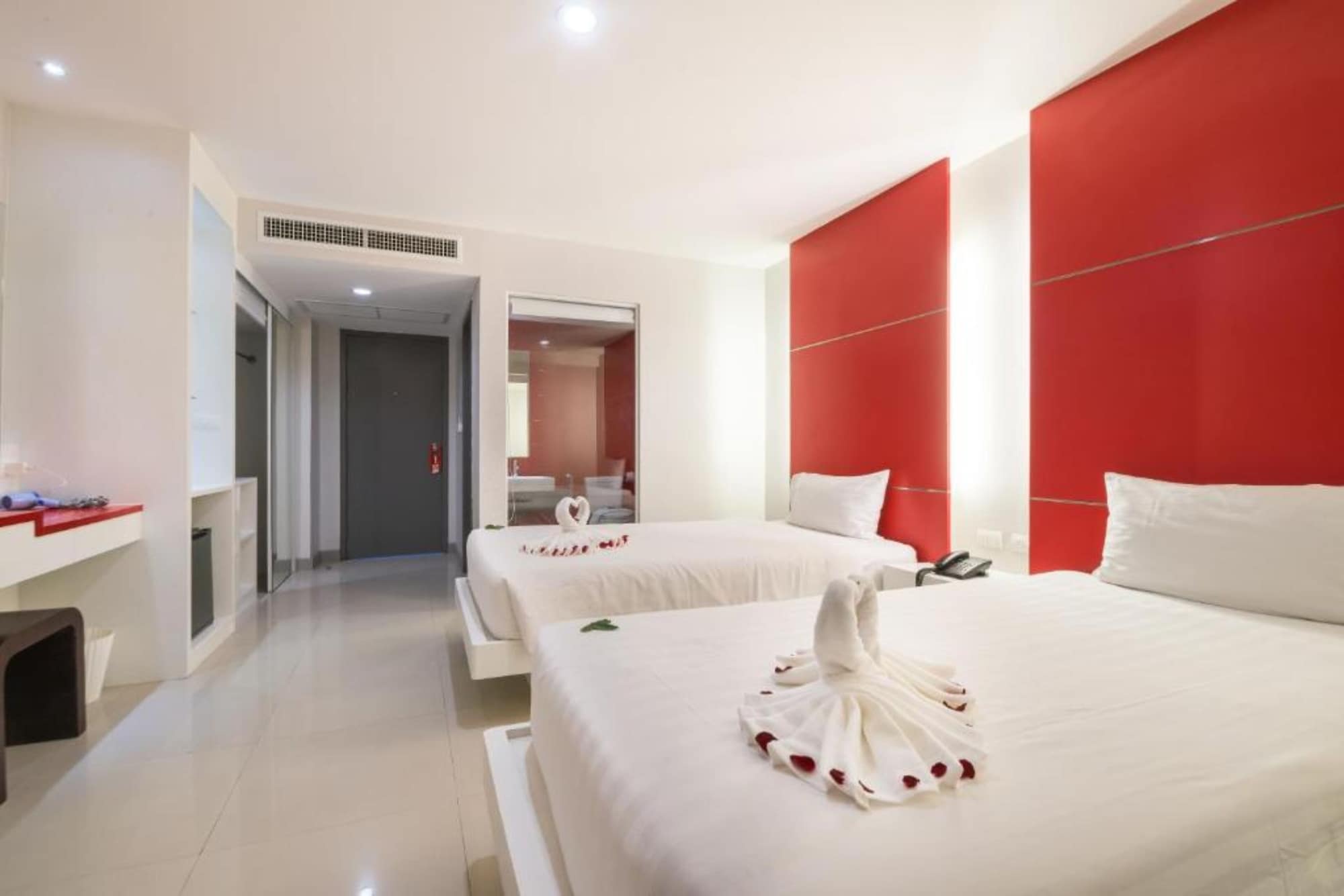 DELUXE, TWIN BEDS, BALCONY