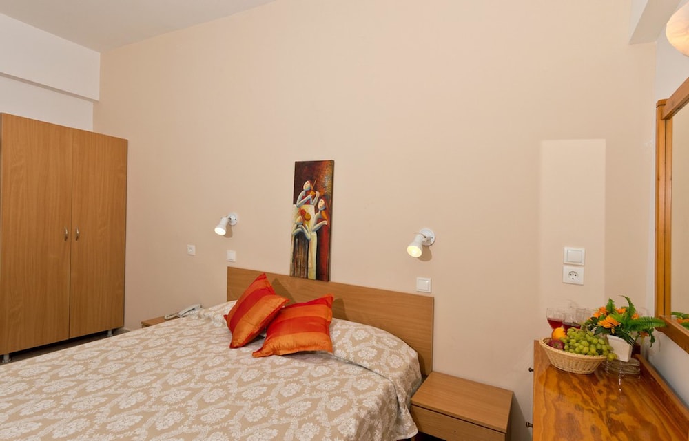 Vassilia Hotel 8/25