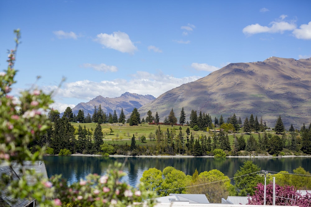 Stay of Queenstown 53/60