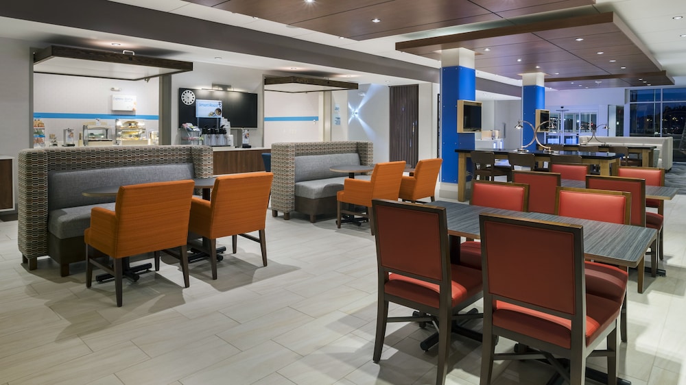 Holiday Inn Express Suites Medina 37/46